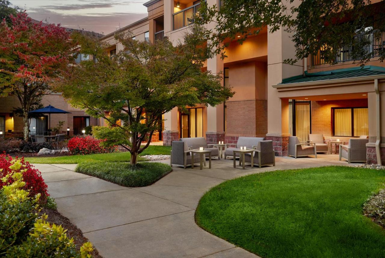 Courtyard By Marriott Atlanta Alpharetta Hotel Buitenkant foto