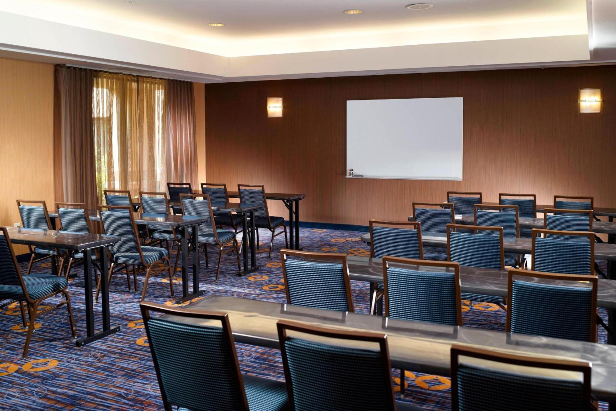 Courtyard By Marriott Atlanta Alpharetta Hotel Buitenkant foto