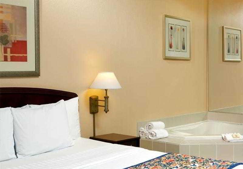 Courtyard By Marriott Atlanta Alpharetta Hotel Kamer foto