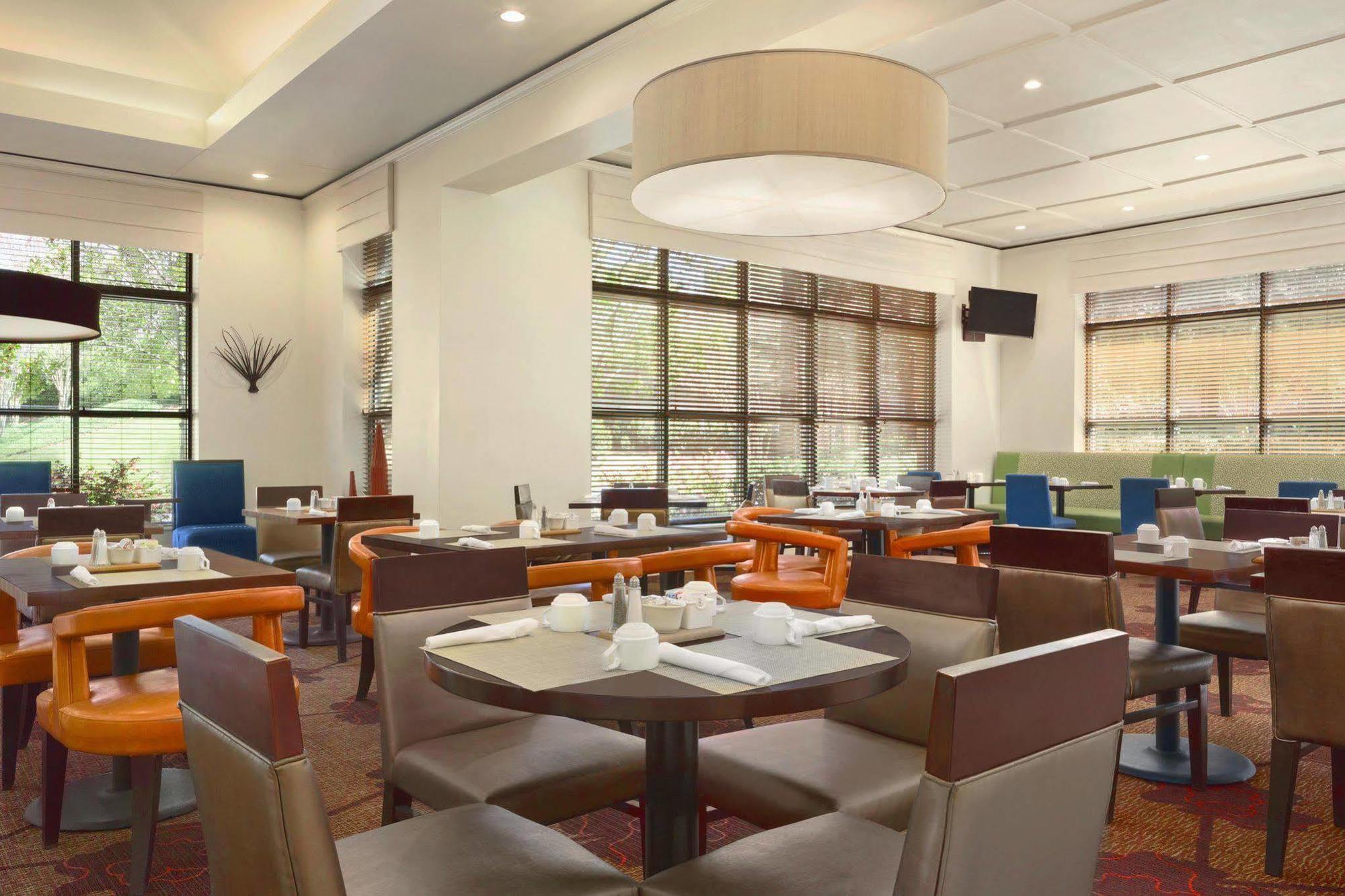Courtyard By Marriott Atlanta Alpharetta Hotel Buitenkant foto